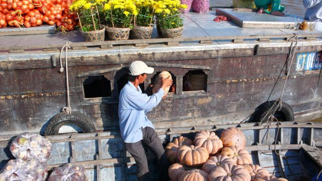 Floating market