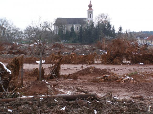 Still red areas in Kolontár