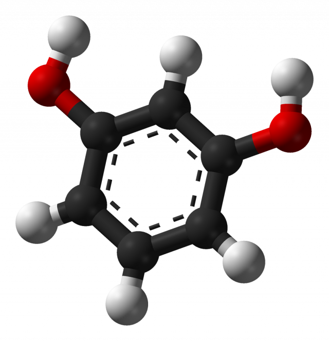 http://upload.wikimedia.org/wikipedia/commons/2/21/Resorcinol-3D-balls.png